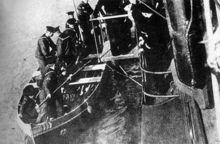 正在登艦的中國水兵