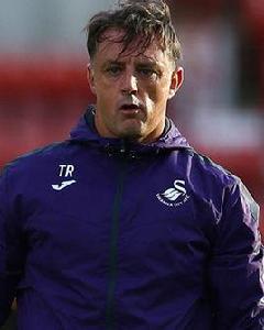 Tony Roberts[威爾斯足球教練]