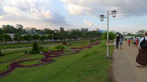 茵萊湖濱情侶處處