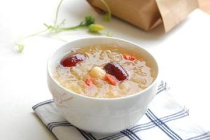 紅棗銀耳蓮子羹湯 紅棗銀耳蓮子羹湯