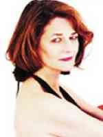 夏洛特·蘭普林【飾演】Mary