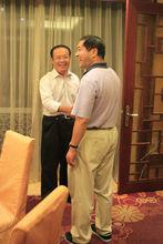 跨越十六年的握手