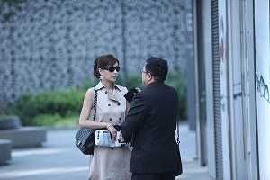 劇照——楊恭如珠光寶氣，盡顯“女魔頭”風範。