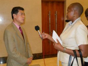 忻順康大使接受津國家電視台採訪