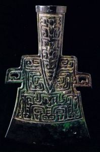 雙系帶銎青銅鉞