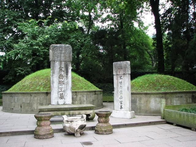 揭秘:岳飛墓前 跪的5個雕像,除了“秦檜” 還有4個是誰? 揭秘:岳飛墓前 跪的5個雕像,除了“秦檜” 還有4個是誰?