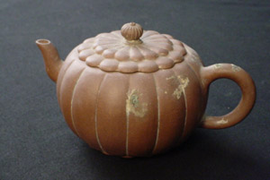 “大彬”款菊花形紫砂壺