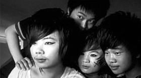 2010年5月4日，浙江台州三名90後農民工通過網路、手機等相約集體自殺，2人在喝下劇毒藥之後搶救無效死亡，1人被救活。三人家境都貧困，早早輟學，工作後面臨眾壓力，重負之下選擇自殺。日前，這起非正常死亡事件，當地警方已介入調查