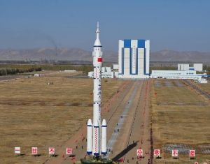 執行中國首次空間交會對接任務的神舟八號飛船、長征二號F遙八火箭