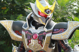 《鎧甲裝備終極合體》 《鎧甲裝備終極合體》