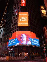 單曲在美國時代廣場的宣傳