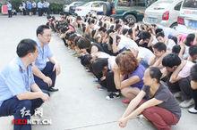 圖為傳銷人員被帶進警局