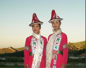 東部裕固語，裕固族所使用的兩種民族語言之一。亦稱“恩格爾語”