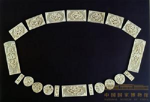 明玉透雕龍紋帶板 明玉透雕龍紋帶板