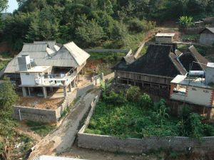 累那大寨村 累那大寨村