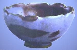 鈞窯月白釉紫花口碗