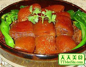 冰糖枸杞燉肘子 冰糖枸杞燉肘子