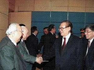 江澤民主席與錢偉長院士