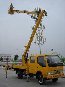 曲臂式高空作業車 曲臂式高空作業車