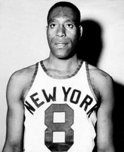 第一個和NBA簽約的黑人——奈特-克利夫頓(Nat Clifton)。