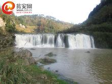 穿洞河瀑布風景