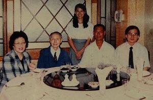 劉詠堯及夫人與朋友聚餐