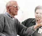 手指僵硬是僵人綜合症的首要症狀