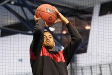 克耶高斯打籃球