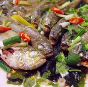 裙帶菜清蒸剁椒黃花魚 裙帶菜清蒸剁椒黃花魚