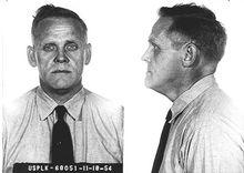 Gus Hall入獄照片