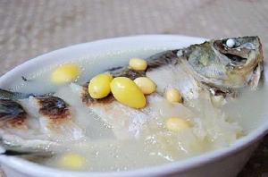 黃豆銀耳鯽魚湯 黃豆銀耳鯽魚湯