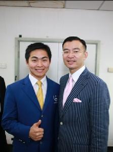 剛加入機構的我與安之老師