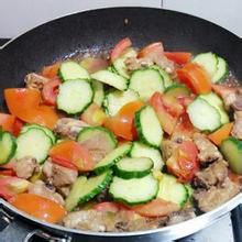 黃瓜炒排骨 黃瓜炒排骨