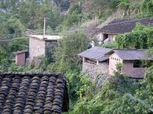麻栗山村村莊一角