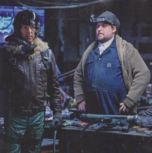 電影中的修補匠（右）