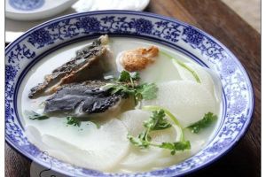 青蒜魚頭湯 青蒜魚頭湯