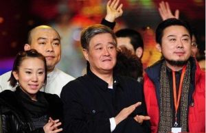 趙本山《捐款》首演，搭檔是“劉能”王小利(右)