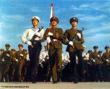 程志強（左二）國慶35周年閱兵式上