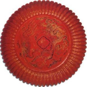 龍鳳紋菊瓣雕漆盤 龍鳳紋菊瓣雕漆盤