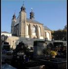 這是人骨教堂的外觀，肅穆而又不失富貴的墓碑昭示著此地的神聖。