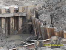 坍塌的鋼板樁基坑