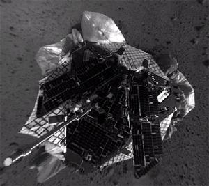 火星表面上的“勇氣號”的俯視圖
