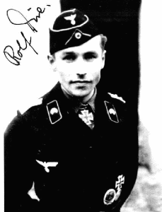Hauptmann Rolf Düe佩帶的25/50突擊級別的普通突擊獎章