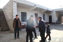 詢問貧困老人的身體和生活狀況