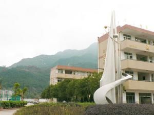 上塘鎮城關中學 上塘鎮城關中學