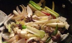 磨芋豆腐炒黑白腎球 磨芋豆腐炒黑白腎球