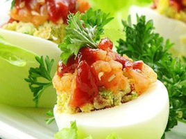 泡菜培根鑲蛋盅 泡菜培根鑲蛋盅