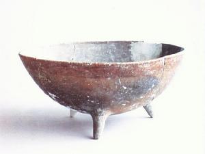 彩陶三足缽 彩陶三足缽