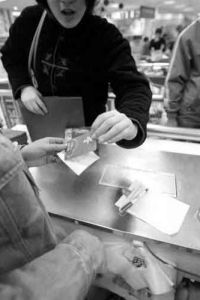 購物卡利益鏈暗藏風險