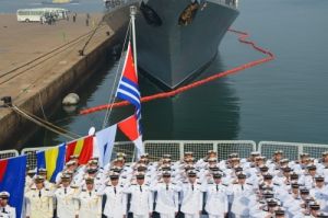 中俄海軍隆重升旗紀念中國海軍建軍節